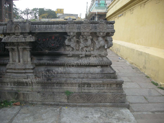 [Image: Kamakshi-Amman-Temple-kanchipuram%20(12).jpg]