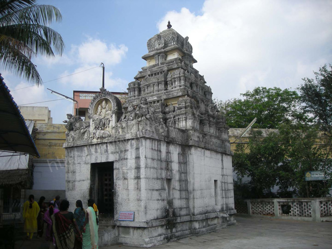 [Image: Kamakshi-Amman-Temple-kanchipuram%20(9).jpg]