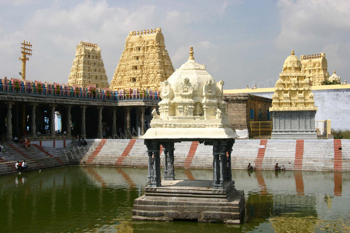 [Image: Sri%20Ekambaranathar,%20Kanchipuram,%20India.jpg]